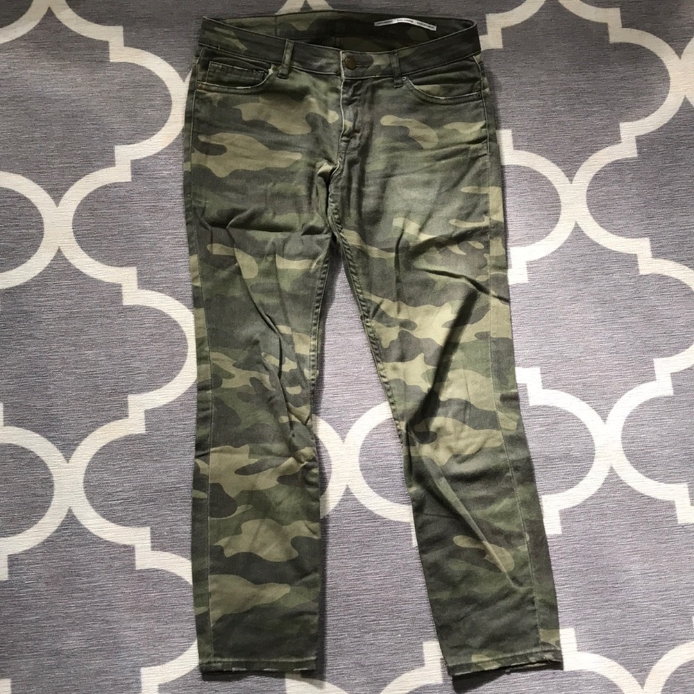 Zara woman size 2 camouflage cotton  jeans crop